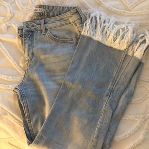 Zara Jeans - Zara Frayed Hem Jeans Zara Jeans - Zara Frayed Hem Jeans